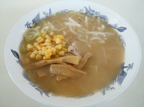 「味噌ラーメン(並盛)470円」@たかべん 0番線ホーム店の写真
