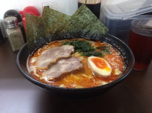 「赤みそラーメン（中盛り）780円＋100円」@横浜らーめん 源泉 鎌倉店の写真