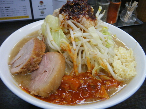 「辛ﾐｰﾄﾗｰﾒﾝ・醤油①ﾔｻｲ増しﾆﾝﾆｸ増し増しｱﾌﾞﾗ・」@ラーメンいつきの写真