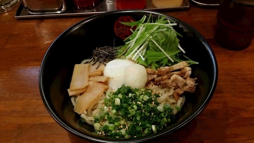 「塩すだち油そば+温泉たまご」@油ソバ専門店 山ト天の写真