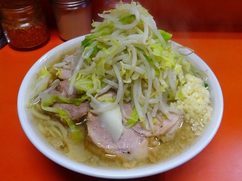 「ラーメン（700円）ヤサイニンニク」@ラーメン二郎 神田神保町店の写真