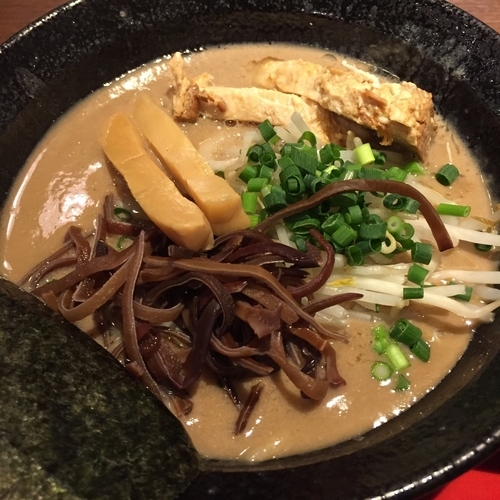 「豚骨ラーメン+ぎょうざ」@関東極濃豚骨らぁめん 葉隠～HAGAKURE～の写真