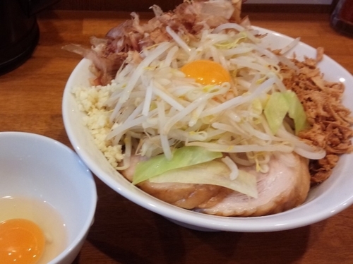 「まぜそば＋生玉子」@麺屋豚道場の写真