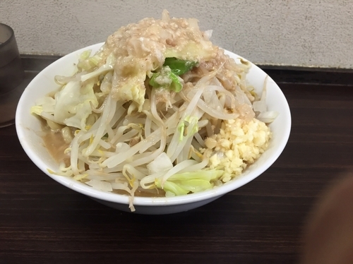 「ラーメン＋豚2枚 820円」@らーめん虎丸の写真