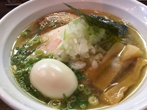 「【限定】煮干そば(塩)750円、味玉100円」@麺や 飛来の写真