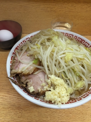 「小ラーメン ニンニク 生卵」@ラーメン二郎 環七新新代田店の写真