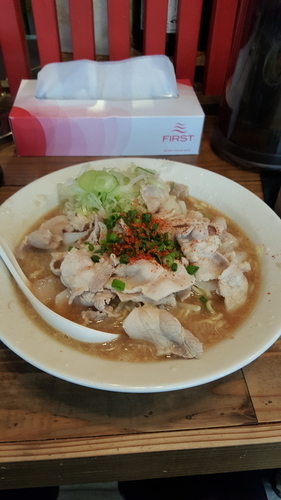 「もばらーめん二段盛り780円」@らぁ麺三軒屋 茂原店の写真
