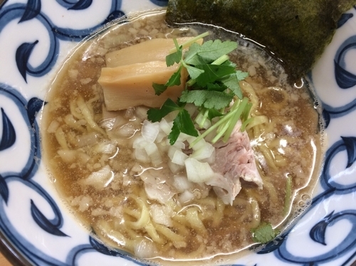 「背油舞い散る煮干し中華そば」@㐂九家の写真