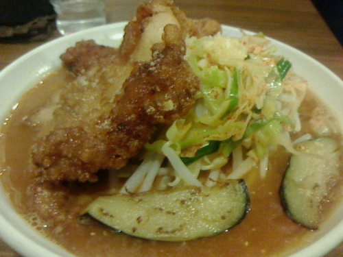 「。あんかけDX、中盛り」@旨辛ラーメン 表裏の写真