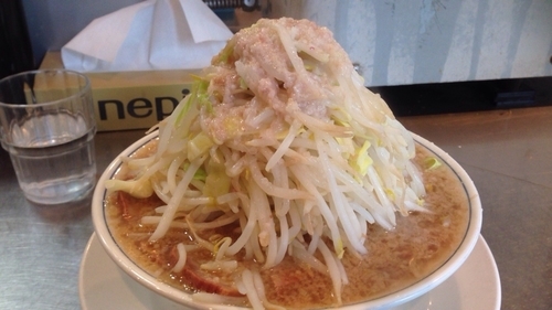 「ラーメン(小) 豚追加 ヤサイマシ ニンニクアブラ」@らーめん大 汐留店の写真