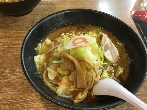 「野菜こく旨醤油ラーメン」@8番らーめん 本店の写真