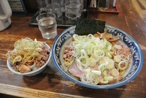 「油そば780円/ミニチャーシュー丼250円」@兎に角 松戸店の写真