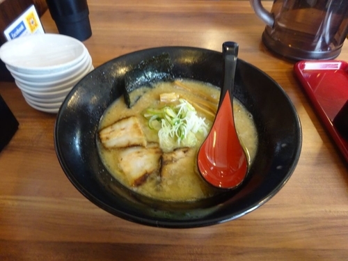 「豚骨醤油らー麺」@らー麺とっつぁんの写真