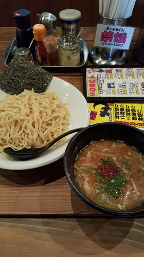 「魚介つけめん700円　大盛り無料」@らぁ麺三軒屋 茂原店の写真