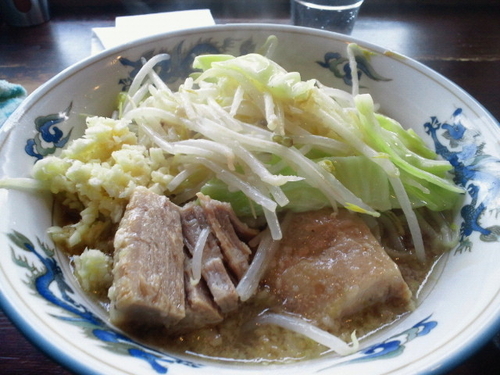 「醤油並（麺少なめ） 700円」@ラーメン ぬま屋の写真