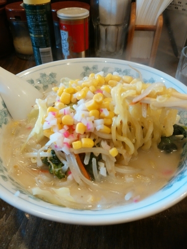 「〖月替限定〗春野菜の塩とんこつらーめん890円（大盛同料金）」@味噌らーめんと中華 てつまるの写真