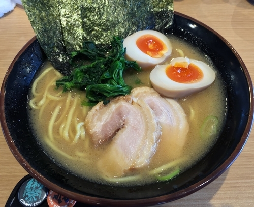 「味玉ラーメン（￥780）」@醤油豚骨ラーメン 八右衛門の写真
