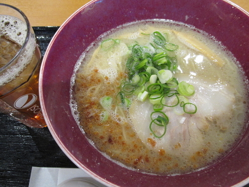 「塩とんこつらぁ麺（ﾄﾞﾘﾝｸﾊﾞｰ付）　「842円」」@自家製麺 佐野 イオンモール春日部店の写真