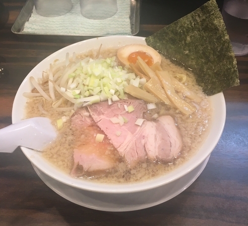 「背脂醤油（太麺・濃いめ・麺固・￥750）」@稲荷屋の写真