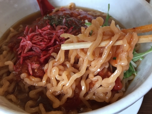 「北本トマトらーめん（ガーリックバターライス付）」@やまがたらーめん きたもと屋の写真