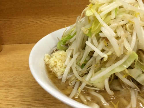 「小豚（麺半分）・ヤサイニンニクカラメ」@ラーメン二郎 環七新新代田店の写真