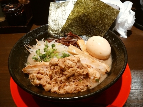 「豚骨らぁめん750円 替え玉100円」@関東極濃豚骨らぁめん 葉隠～HAGAKURE～の写真