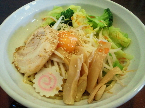 「春野菜のまぜそば 830円」@三ツ山製麺工場 ラーメン事業部の写真