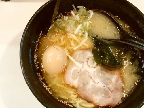 「塩らーめん＋味玉」@らーめん 司の写真