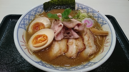 「濃厚特製らーめん（950円）」@麺や庄の ラゾーナ川崎店の写真