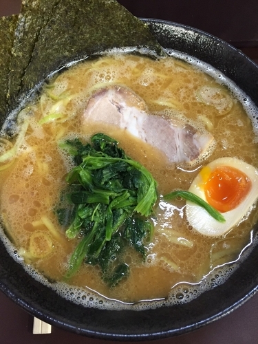 「ラーメン（中盛）」@横浜らーめん 源泉の写真