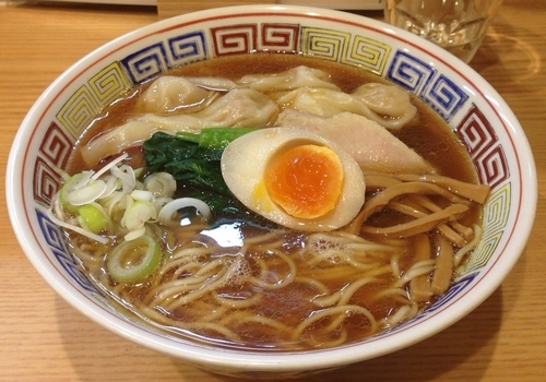 「ワンタン中華そば＋半ライス(900円＋100円)」@ほっこり中華そば もつけの写真