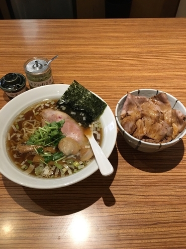 「醤油らぁ麺&焼豚飯」@中華そば こがね屋の写真