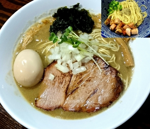 「濃厚煮干そば 800円＋むじゃ玉ハーフ 100円、味玉」@ニボムジャキの写真