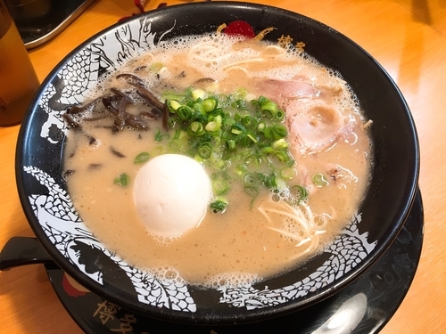 「味玉ラーメン+替玉／￥850+0」@博多一幸舎 池袋東口店の写真