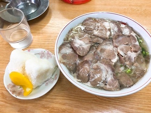 「ちゃあしゅうめん+オニギリ／¥600＋100」@ペルー軒の写真