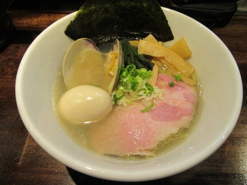 「限定　真鯛とホンビノス貝の本格塩らーめん（７８０円）＋味玉」@麺屋ことぶきの写真