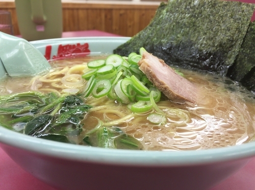「醤油ラーメン　大盛」@ラーメン山岡家 花見川区店の写真