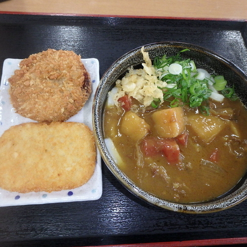 「カレーうどん(480円)、メンチ(130円)、ハッシュポテト」@はゆかの写真