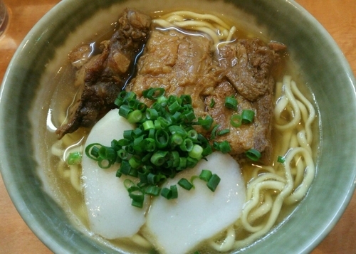 「ソーキそば　880円」@沖縄そば やんばる 新宿本店の写真