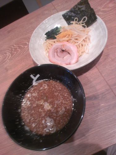 「つけ麺８００円+ネギ丼(ﾗﾝﾁｻｰﾋﾞｽ)通常３００円」@ラーメン赤羽とんやの写真