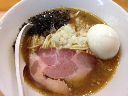 「煮干ソバ(醤油)＋出汁打込み式味玉＋和え玉」@煮干中華ソバ イチカワの写真