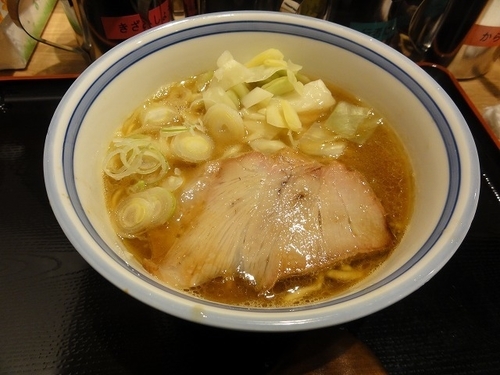 「ラーメン500円　チャーシュー50円　キャベツ10円（税抜）」@元祖 東京家系ラーメン 横横家 東京店の写真