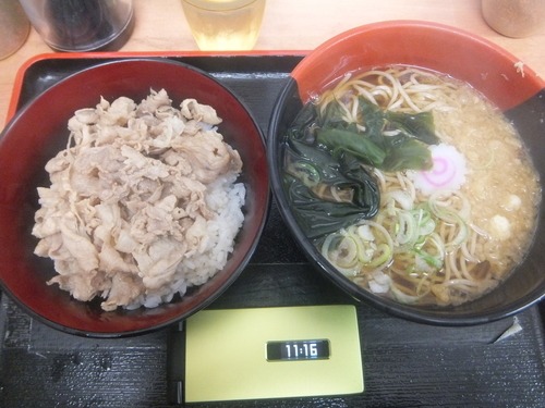「ミニ豚丼セット550円」@蕎麦たつ 浜松町店の写真