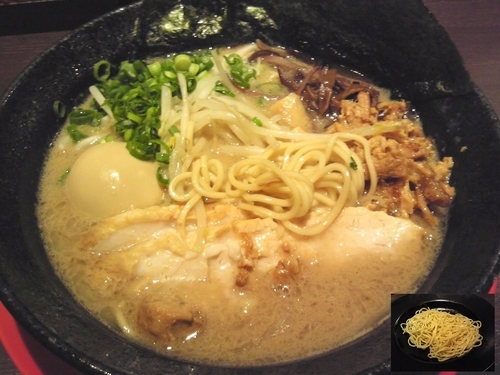 「豚骨らぁめん￥750・特製￥250＆替え玉￥100」@関東極濃豚骨らぁめん 葉隠～HAGAKURE～の写真