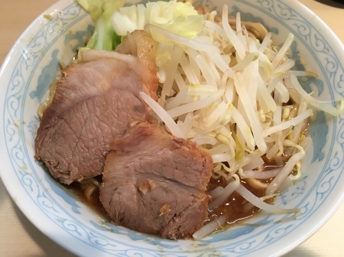 「らーめん(麺少なめ)」@らーめん 陸 尾山台店の写真