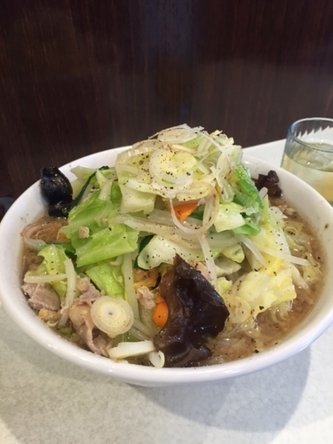 「背あぶら入り醤油たんめん　880円（太麺・中盛り）」@麺処 まるよし商店の写真
