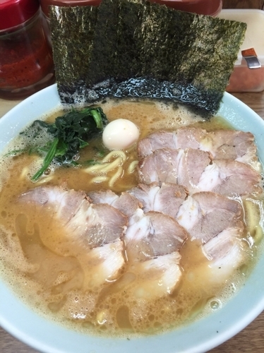 「チャーシュー麺中盛950円、硬め濃いめ」@ラーメン壱六家 磯子本店の写真