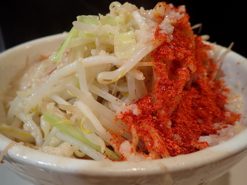 「ラーメン ヤサイ＋脂マシマシ＋唐辛子トリプル」@麺や 希 御徒町店の写真