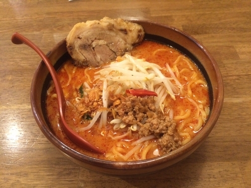 「炎の辛味噌らーめん・大盛　+　炙りチャーシュー１枚」@蔵出し味噌 一六の写真