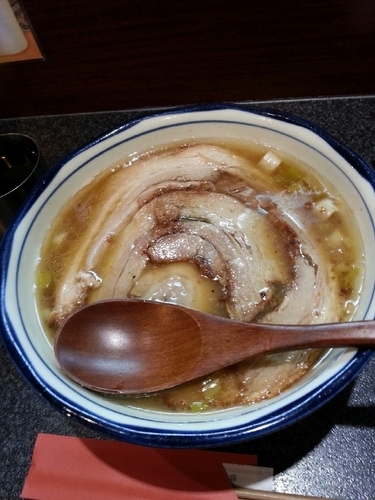 「１日10食限定 落とし蓋ラーメン」@烈志笑魚油 麺香房 三くの写真